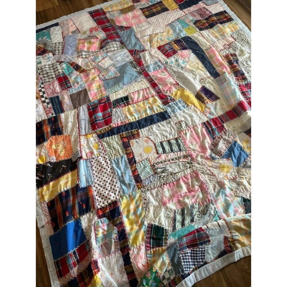 Vintage handmade patchwork quilt 70"x89"